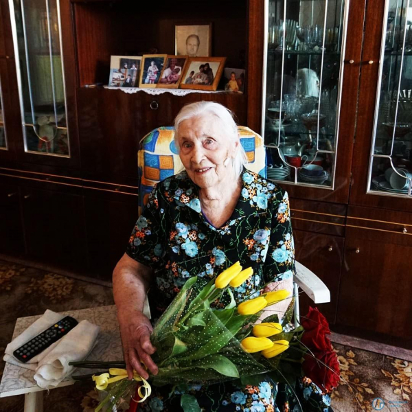 Глава района поздравил участницу войны Дину Семенову с 94-м днем рождения