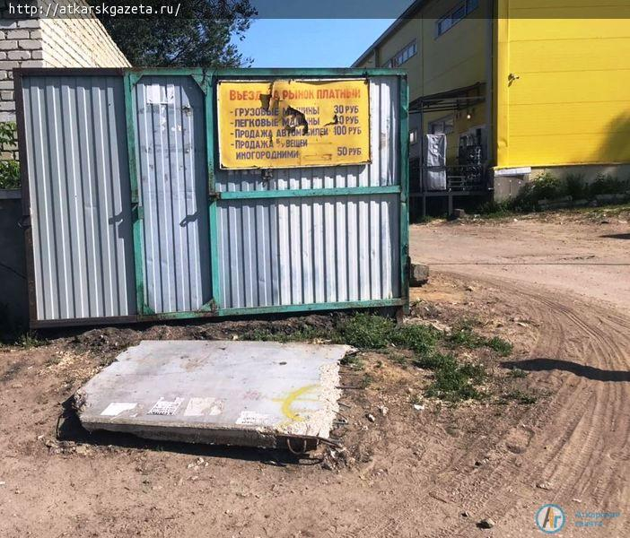 Глава района спросил с руководителей за бурьян у крыльца и разбитые вывески (ФОТО)