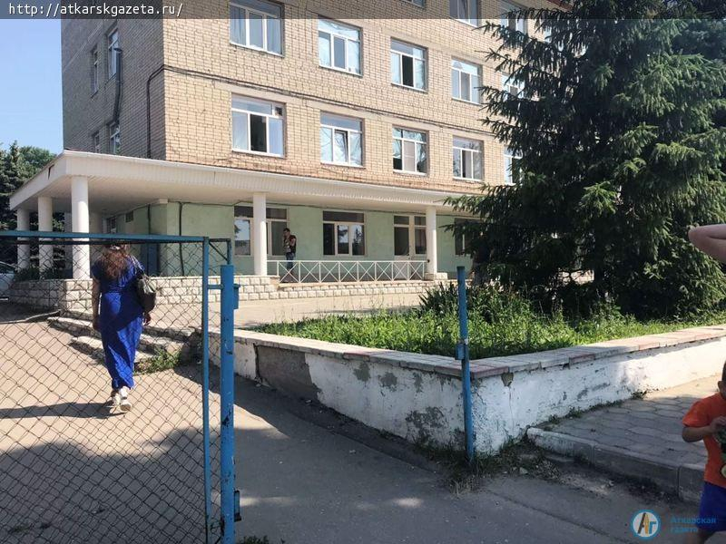 Глава района спросил с руководителей за бурьян у крыльца и разбитые вывески (ФОТО)