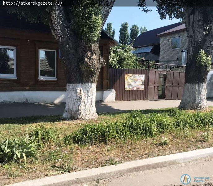 Глава района спросил с руководителей за бурьян у крыльца и разбитые вывески (ФОТО)