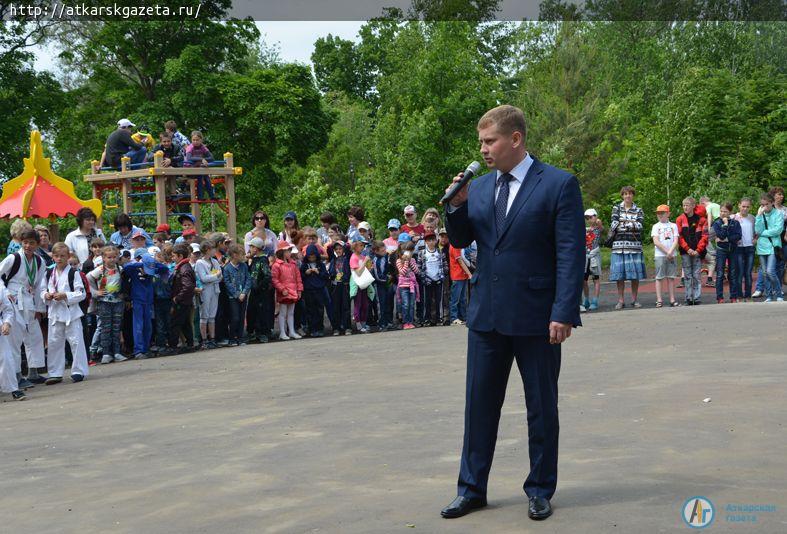 Глава района Виктор ЕЛИН поздравил юных аткарчан с Днем защиты детей (ФОТО)