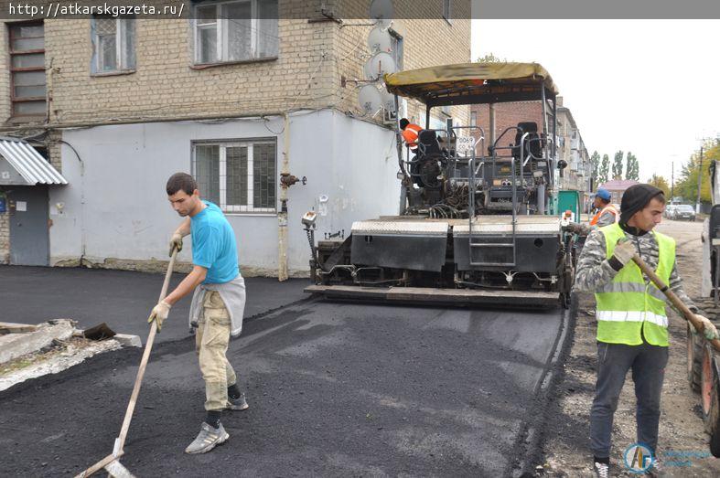 Глава района возмутился результатом работ по благоустройству тротуара на улице Чапаева