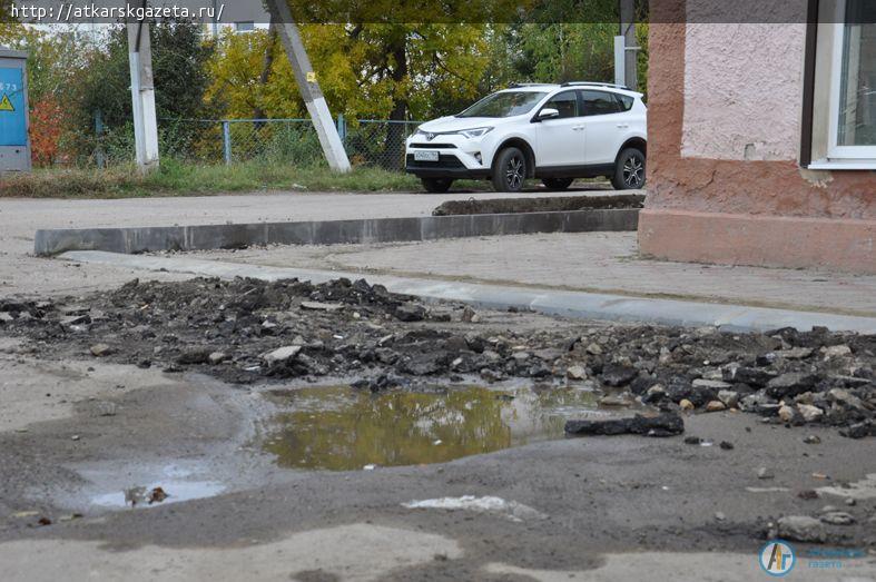Глава района возмутился результатом работ по благоустройству тротуара на улице Чапаева