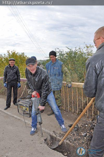 Глава района возмутился результатом работ по благоустройству тротуара на улице Чапаева