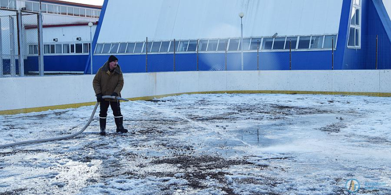 Главные ледовые площадки Аткарска готовятся к открытию