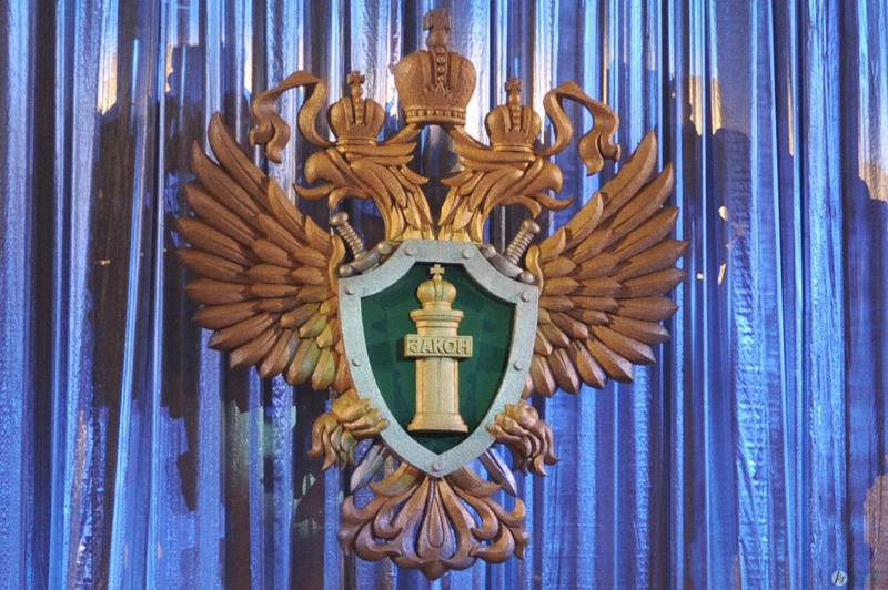 Год условно получили супруги за пользование чужой банковской картой