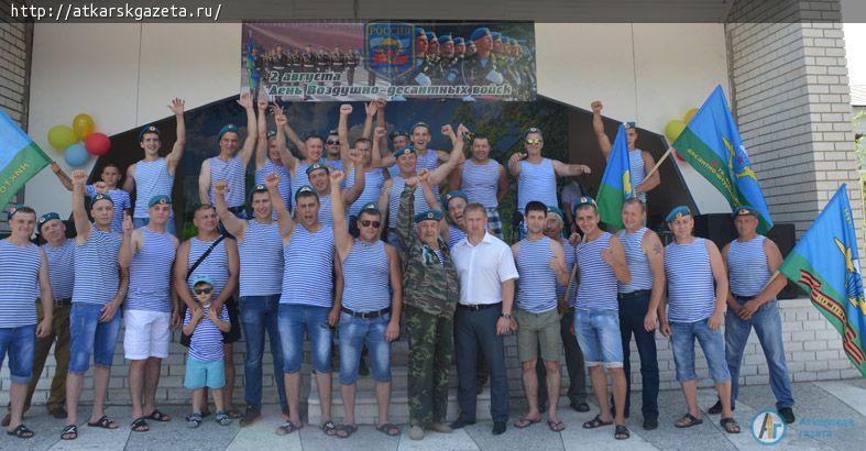 «Голубые береты» десантировались у Большого фонтана (ФОТО)