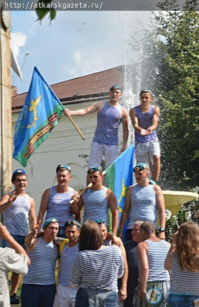 «Голубые береты» десантировались у Большого фонтана (ФОТО)