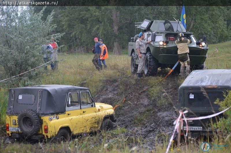 Гонки внедорожников "Аткарский бурелом" приурочили к фестивалю "Аткарские розы"