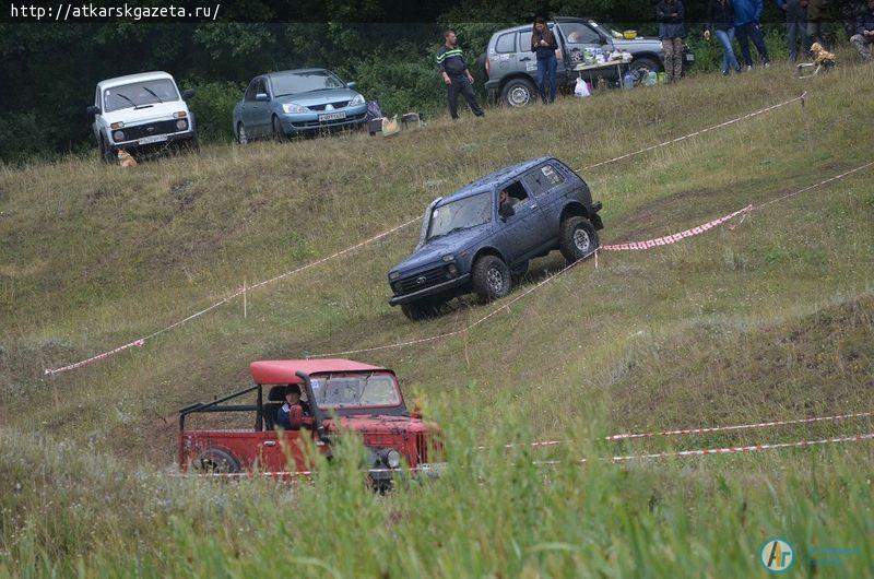 Гонки внедорожников "Аткарский бурелом" приурочили к фестивалю "Аткарские розы"