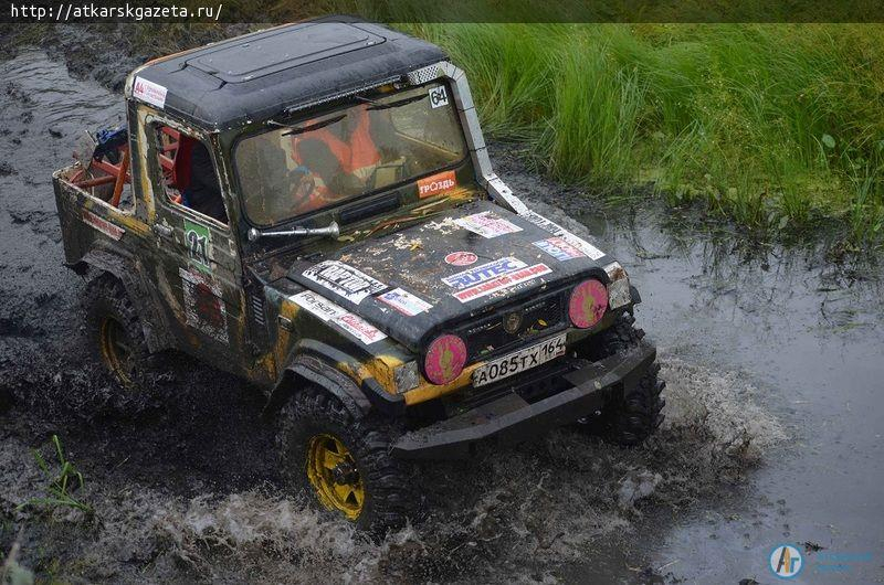 Гонки внедорожников "Аткарский бурелом" приурочили к фестивалю "Аткарские розы"