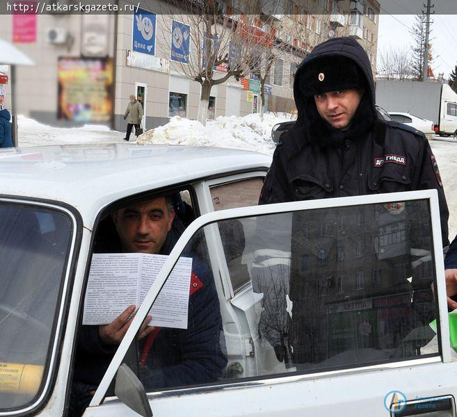 Госавтоинспекторы поздравили с Днем защитников Отечества 40 водителей (ФОТО)