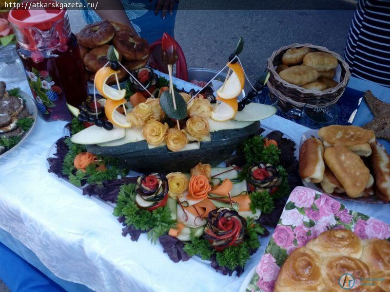 Гости фестиваля стали участниками кулинарного  шоу и угостились блюдами национальной кухни (Фоторепортаж)