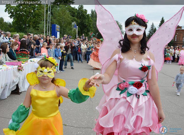 Гран-при конкурса-дефиле "Магия роз" досталось яркому Солнышку (ФОТОРЕПОРТАЖ)
