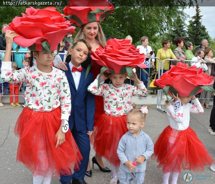 Гран-при конкурса-дефиле "Магия роз" досталось яркому Солнышку (ФОТОРЕПОРТАЖ)