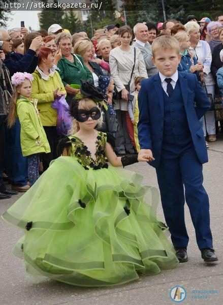 Гран-при конкурса-дефиле "Магия роз" досталось яркому Солнышку (ФОТОРЕПОРТАЖ)