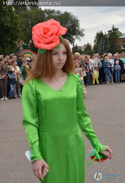Гран-при конкурса-дефиле "Магия роз" досталось яркому Солнышку (ФОТОРЕПОРТАЖ)