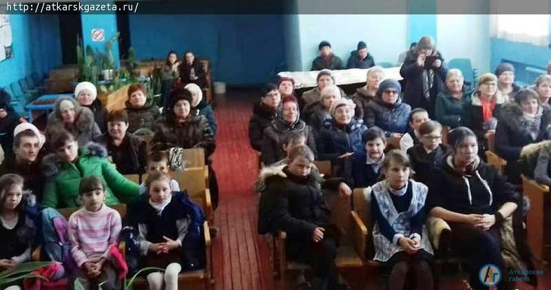 Группа "Русские напевы" получила к 8 марта новые концертные костюмы
