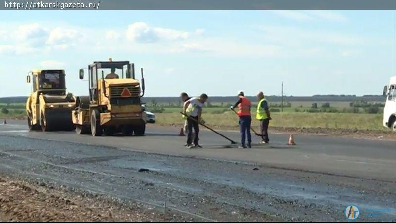 Губернатор проконтролировал ход ремонта трассы у села Большая Осиновка