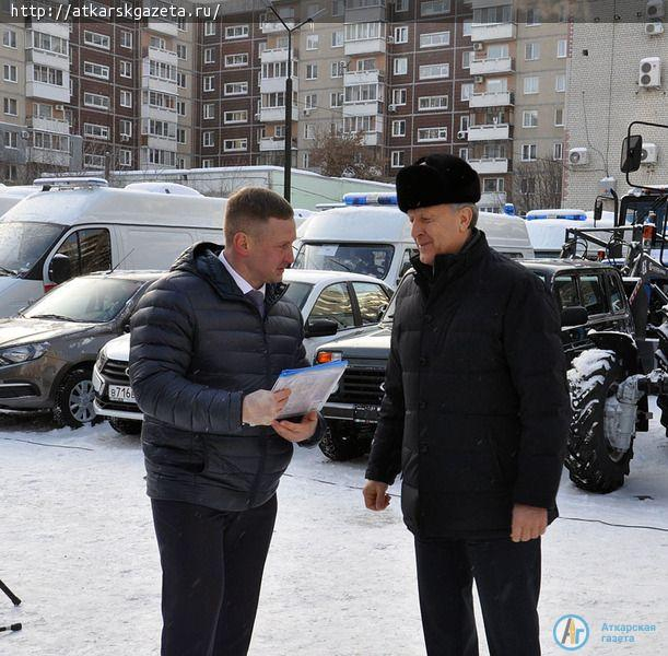 Губернатор РАДАЕВ вручил Аткарскому району школьные автобусы и коммунальную технику (ФОТО)