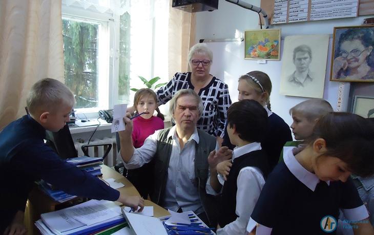 Художники из Аткарска дали мастер-класс сельским детям