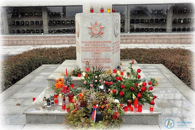 Имена аткарских героев увековечены на мемориале в Чехии