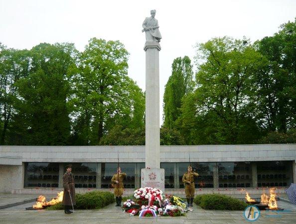Имена аткарских героев увековечены на мемориале в Чехии