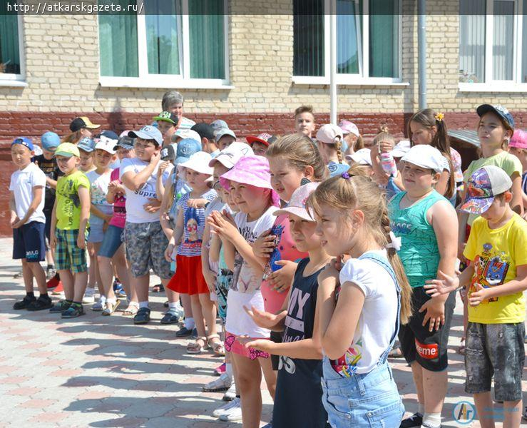 Инициативные родители открыли в Аткарске первую школьную велопарковку