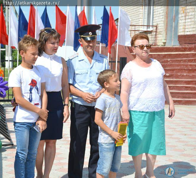 Инициативные родители открыли в Аткарске первую школьную велопарковку