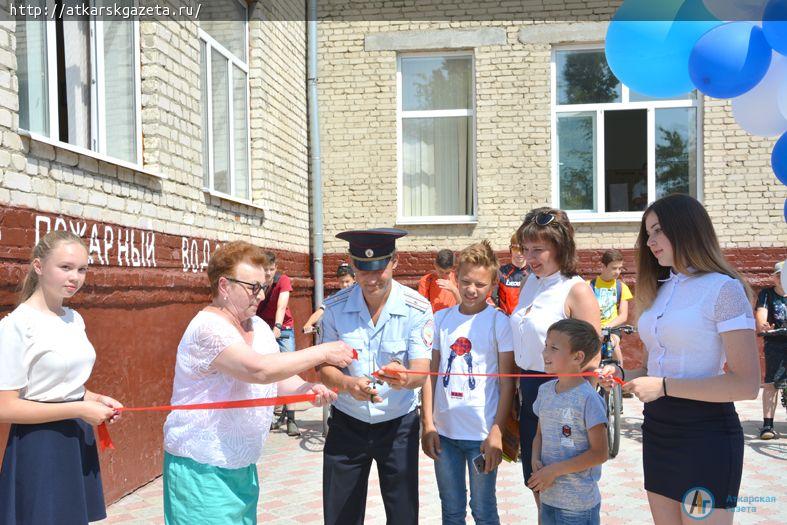 Инициативные родители открыли в Аткарске первую школьную велопарковку