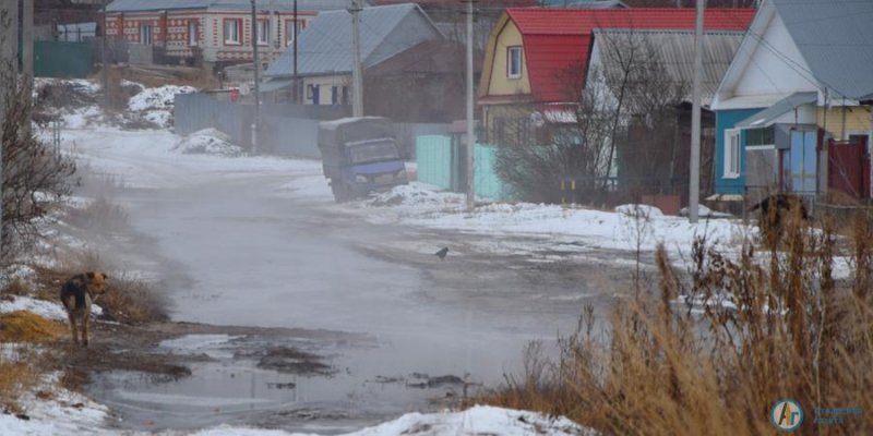 Из-за коммунальной аварии улица Песковская ушла под воду