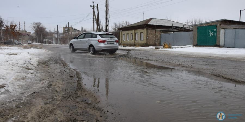 Из-за коммунальной аварии улица Песковская ушла под воду