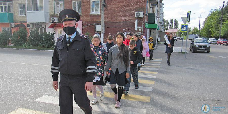 «Юидовцы» помогли автоинспекции провести пешеходную экскурсию