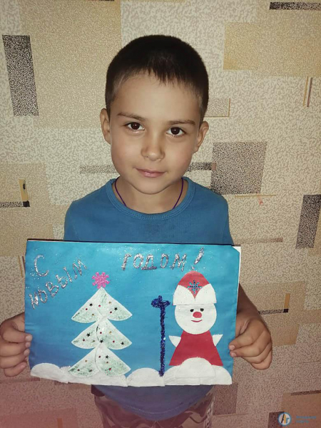 Юные большеекатериновцы поздравили Деда Мороза с Днем рождения