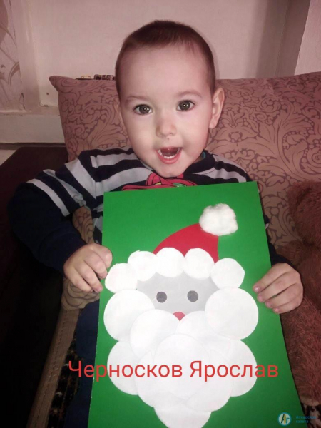 Юные большеекатериновцы поздравили Деда Мороза с Днем рождения