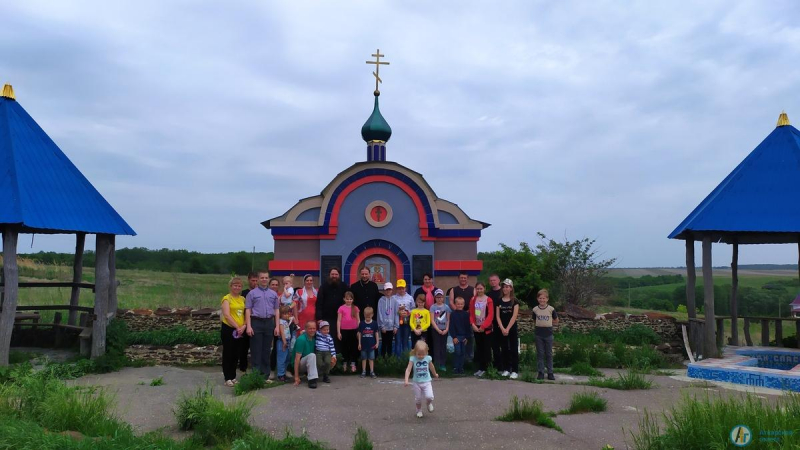 Юные прихожане из Аткарска посетили старинный храм в Сосновке 