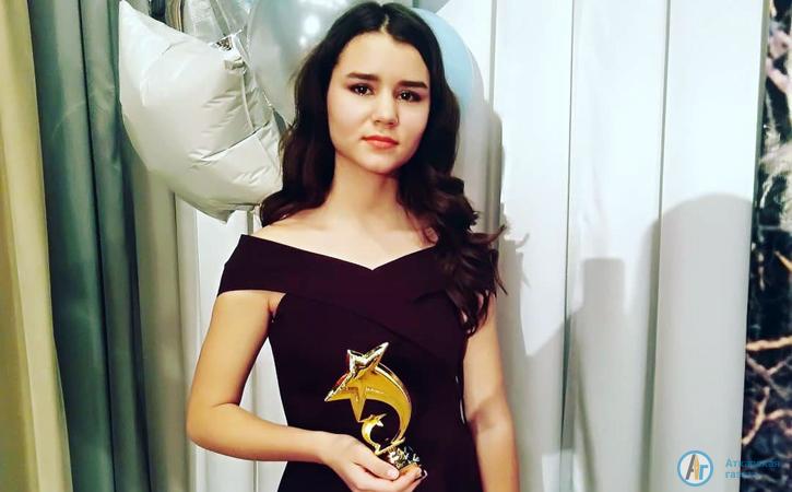 Юные вокалисты успешно выступили на конкурсе "Звездный дождь"