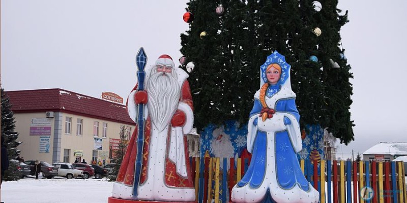 К главной елке Аткарска приехал Дед Мороз из Санкт-Петербурга