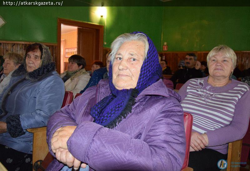 К юбилею Большеекатериновского Дома культура в фойе установили семейный очаг (ФОТО)
