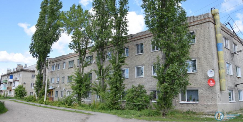 К осени многоквартирный дом на Чернышевского сменит крышу
