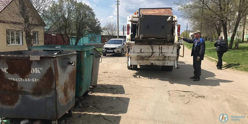 К уборке контейнерных площадок привлекли аткарские предприятия