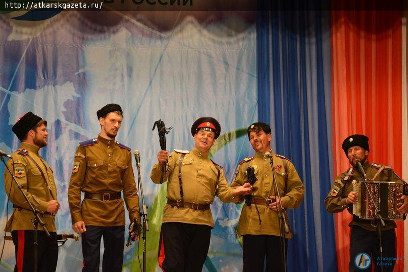 Казаки Донского казачьего войска поздравили аткарчан с Днем России (ФОТО)