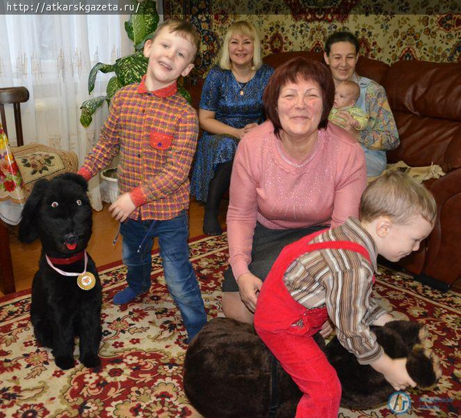 Каждый Новый год Ольга ЕГОРОВА дарит детям сшитые своими руками игрушки