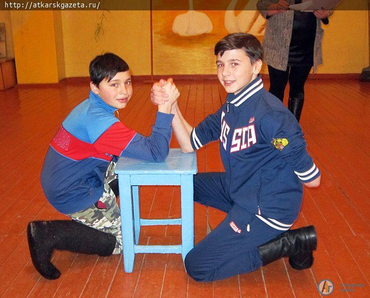 Кочетовские богатыри сошлись в праздничном поединке