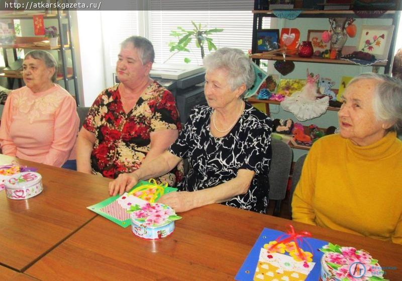 Коллектив детского сада "Ласточка" поздравил своих женщин-ветеранов