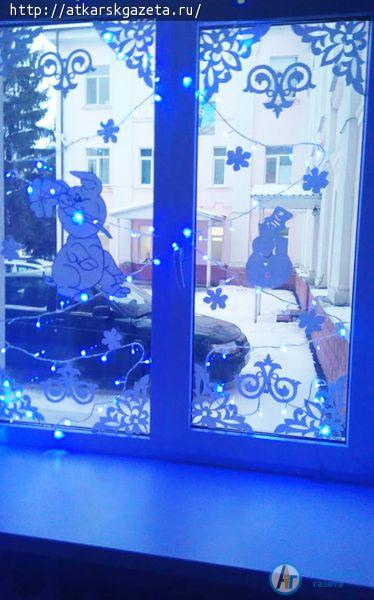 Конкурс "АГ". Кукла новорожденного поросенка вписалась в новогодний дизайн родильного отделения