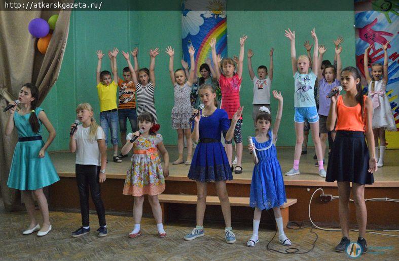 Конопушка и Карлсон закрыли первую смену летних оздоровительных площадок