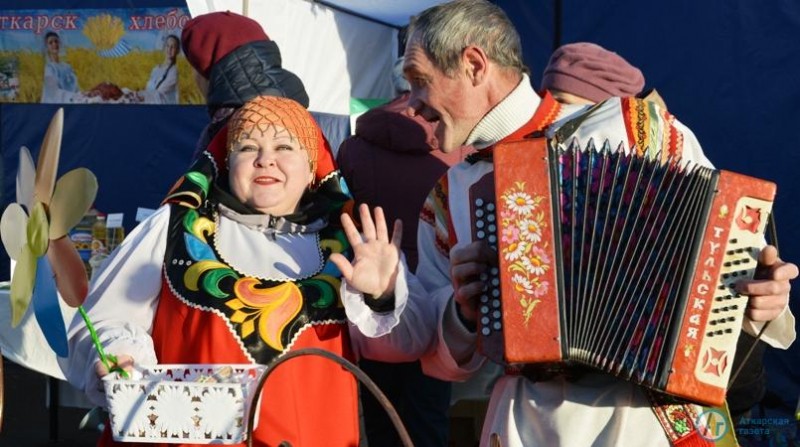 Королева роз представила район на саратовской ярмарке