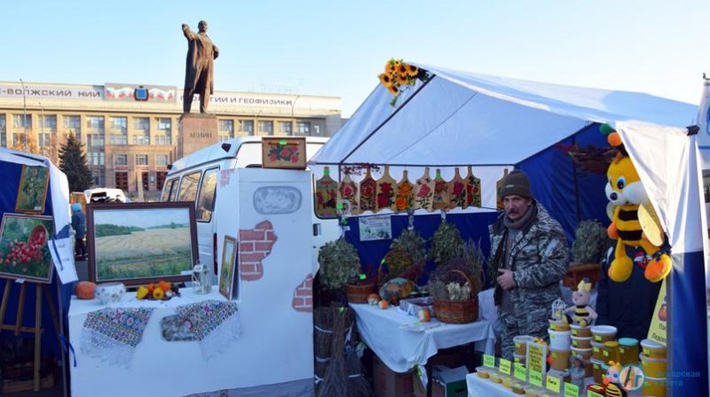 Королева роз представила район на саратовской ярмарке