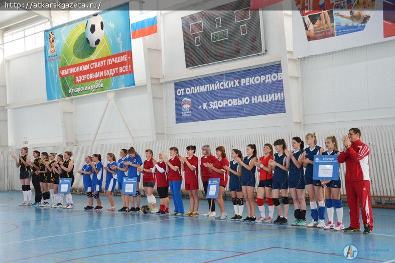 Кубок Аткарска в ЗАТО Светлый увезли офицерские жены (Фоторепортаж)